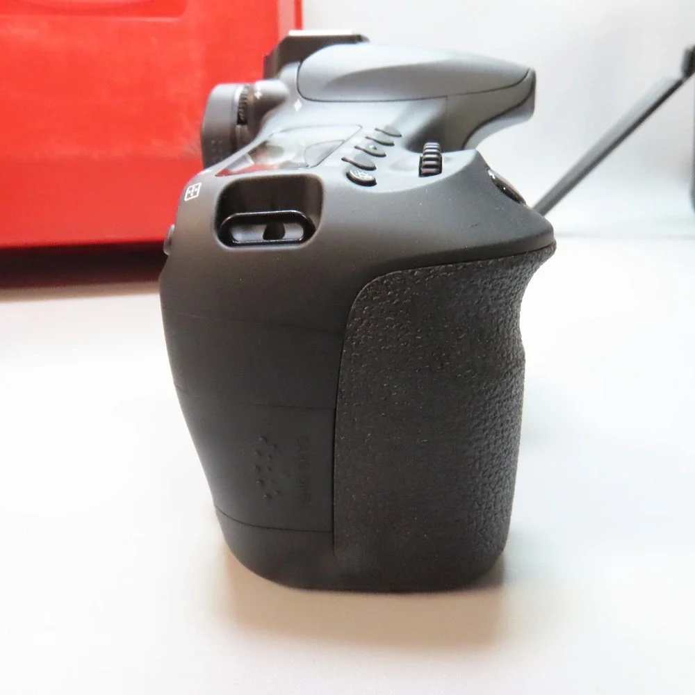 Canon EOS 60D 18.0MP Digital SLR‎ Camera Body 【MINT w/Leica Hard Case 】
